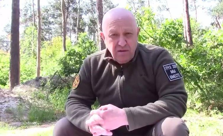 «Форпост»: Траурный кортеж приехал на Белоостровское кладбище в Санкт-Петербурге