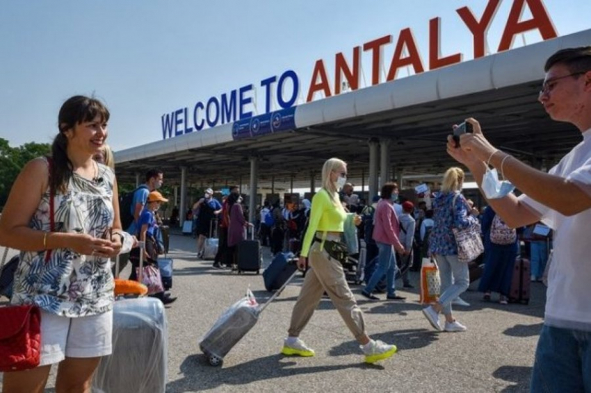 Власти Антальи сообщили о новом рекорде прибывших туристов