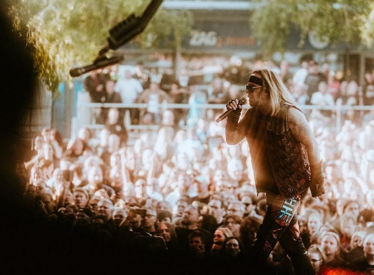 Солисты Mötley Crüe стали свидетелями стрельбы на ярмарке в Оклахоме