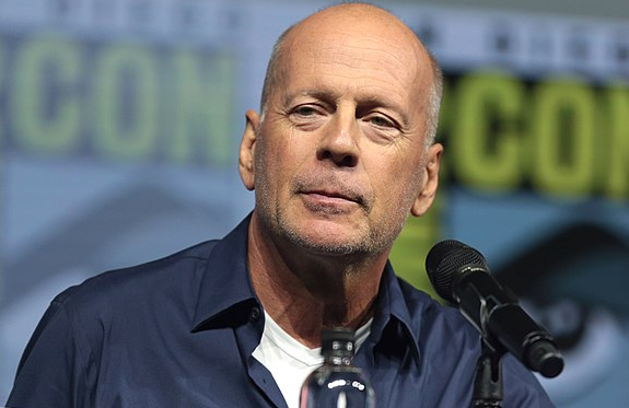 Брюс Уиллис перестал узнавать детей и жену