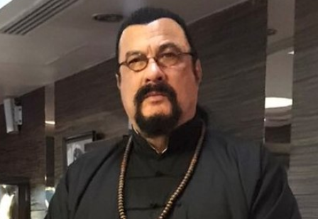 Сын Стивена Сигала рассказал о поездках на дачу со своей российской девушкой