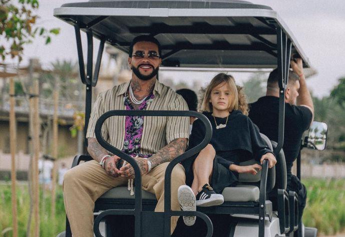 Рэпер Тимати платит 9-летней дочери Алисе за съемки в рекламе