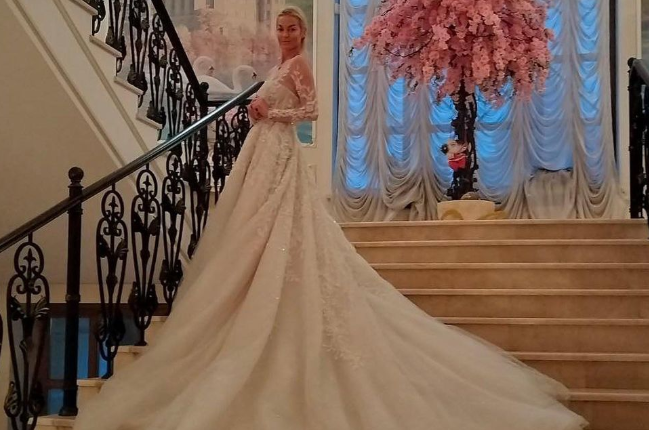 Волочкову высмеяли из-за фото в свадебном платье