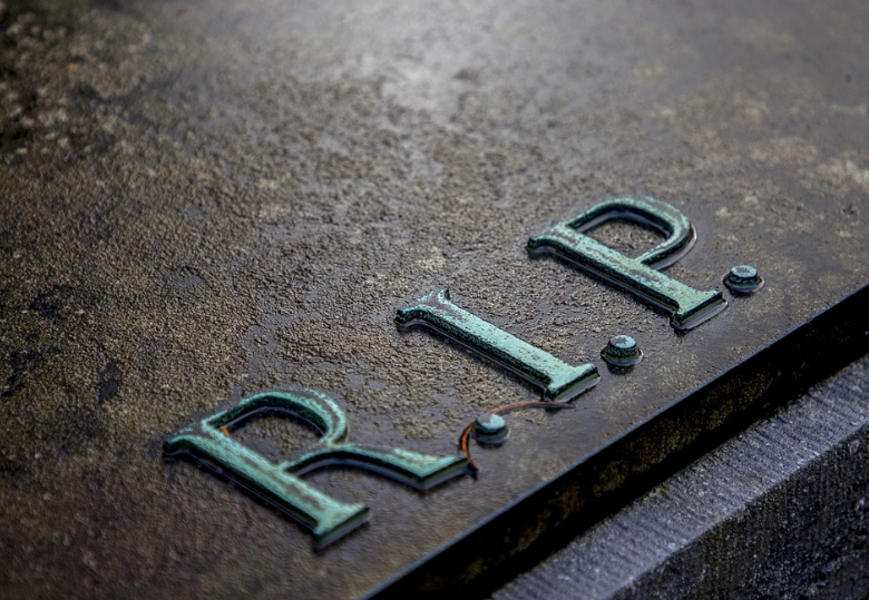 Сыгравший в «Убийстве бешеных собак» актер Кавиани умер спустя неделю после 82-летия