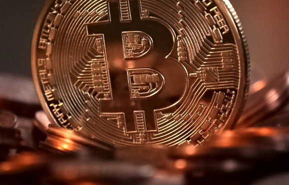 Эксперт Голубовский: Цена биткоина может удвоиться к 2025 году