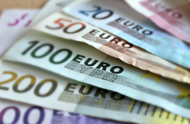 Швеция рассматривает переход на евро в свете спада кроны