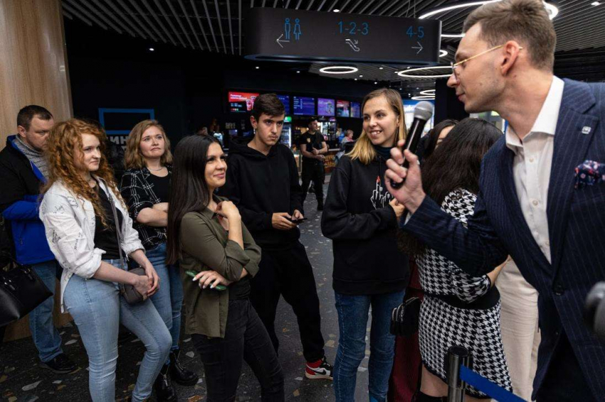 Павел Прилучный провел автограф-сессию в ТЦ «Европейский»