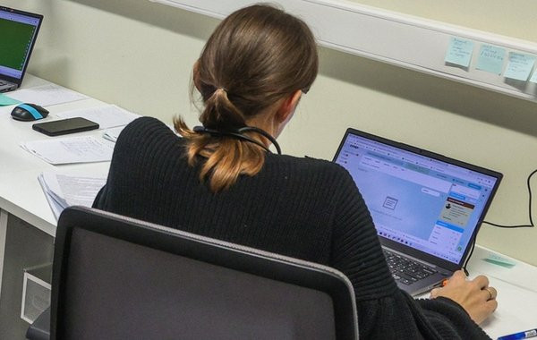 В Госдуму внесли предложение о сокращении рабочего дня перед выходными